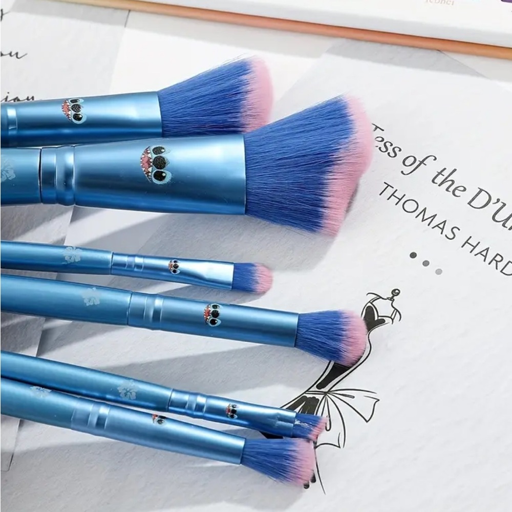 Stitch Makeup Brush Set in Blue and Pink - Picture 2 of 6